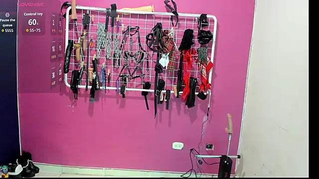 Slave Melany bdsm online show from March 30, 12:49 pm