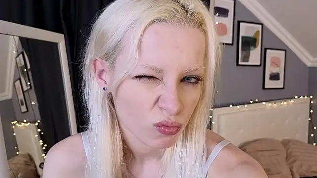 Naomi Demio online show from March 22, 12:22 pm