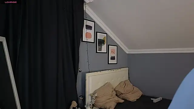 Naomi Demio online show from April 1, 12:06 pm