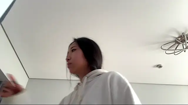 SweetMiaXO online show from March 23, 10:05 pm