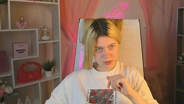 CelestineMauriac online show from April 20, 7:06 pm