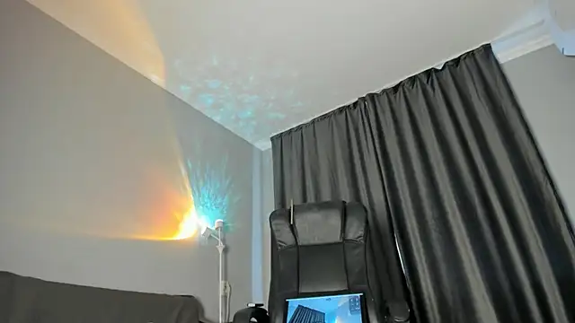 emy lovee online show from April 7, 8:05 am