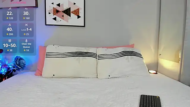 PauleteW10 online show from February 10, 12:30 pm