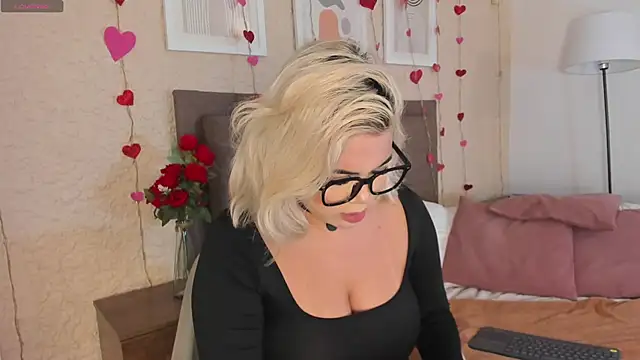 SalomeStorm  online show from February 12, 3:25 pm