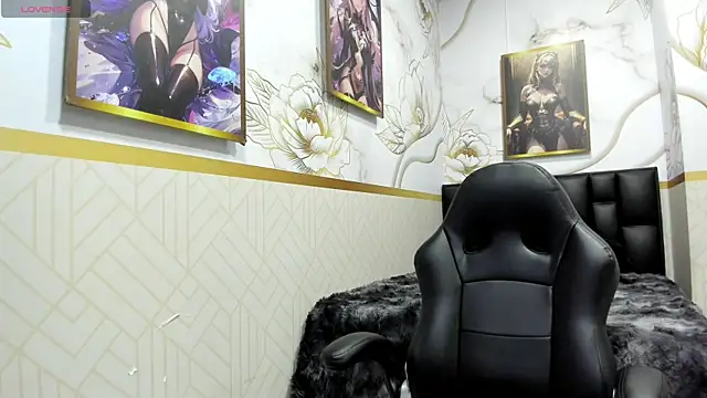 alicee  mature online show from April 22, 9:01 pm