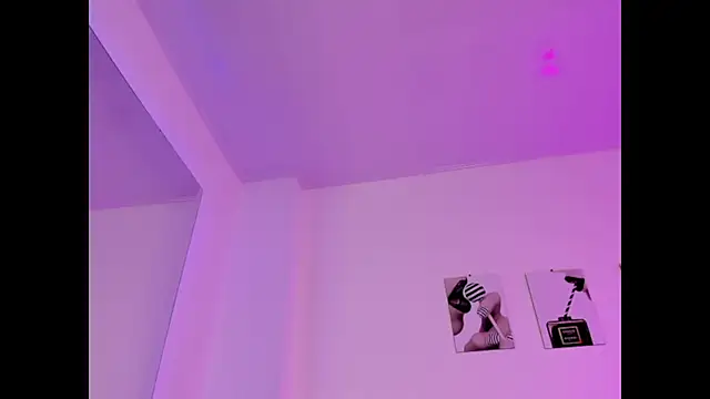 Isabella Moon9 online show from February 11, 11:55 am