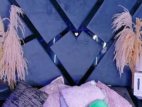 KylieWhitee online show from April 8, 12:07 pm