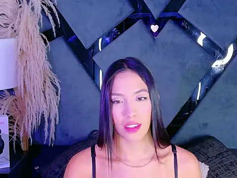 KylieWhitee online show from February 4, 2:36 am