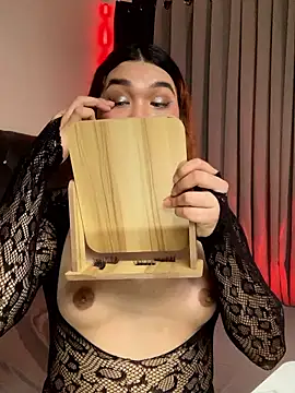 Avery West online show from February 3, 6:40 am