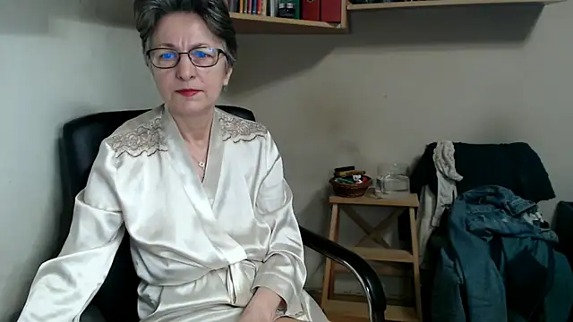 katemodel online show from December 14, 7:47 am