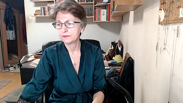 katemodel online show from September 30, 7:25 am