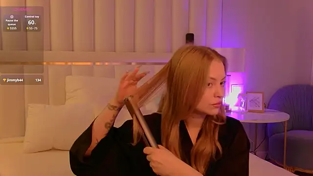 MollyHilton online show from February 11, 6:20 pm