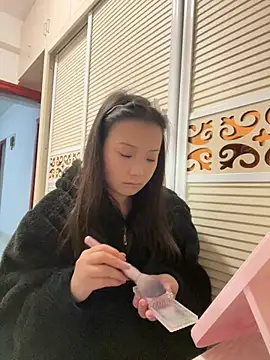 BIGBABYYEYE online show from March 3, 2:12 pm