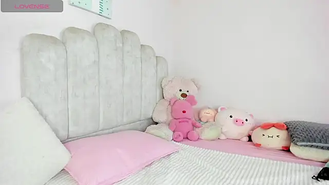 paula cosioo online show from April 17, 3:03 pm