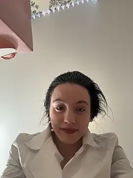 MiaTee online show from February 3, 6:40 am