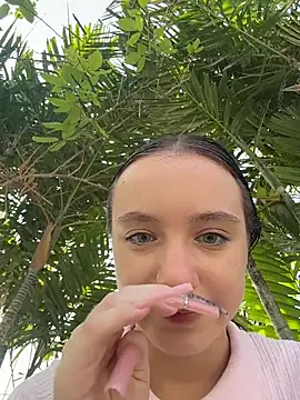 MiaTee online show from April 1, 2:56 am