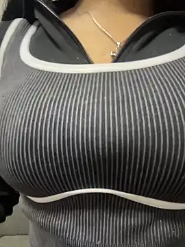 cristal  violetaa online show from February 12, 4:03 am