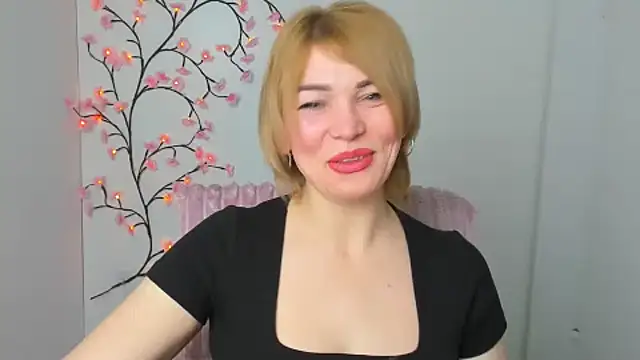 CuttieEmma online show from February 23, 7:30 am