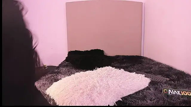 im tiffany  online show from February 9, 5:32 am