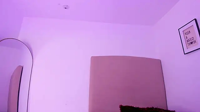 im tiffany  online show from February 20, 5:17 am