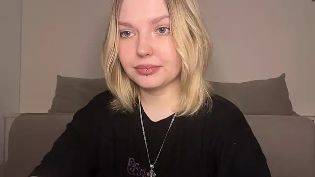 Ophelia Ritz online show from April 5, 10:31 pm