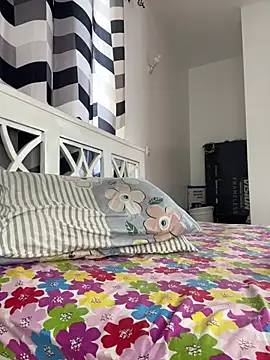 SluttyEll online show from February 17, 6:56 am