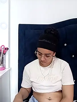 Diva noir online show from February 15, 7:35 pm