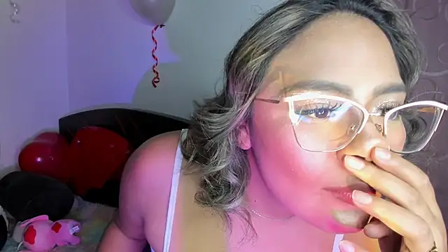 Kylievoos online show from February 16, 11:37 pm