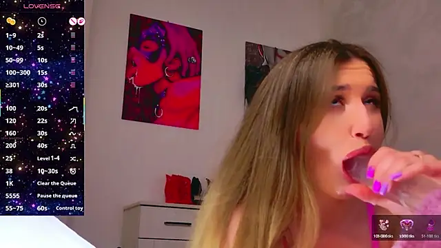 JasminUqueen online show from April 9, 6:19 am