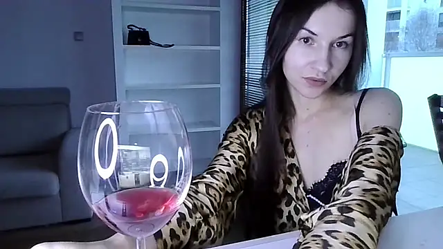 JuliaLovely online show from March 28, 5:01 pm