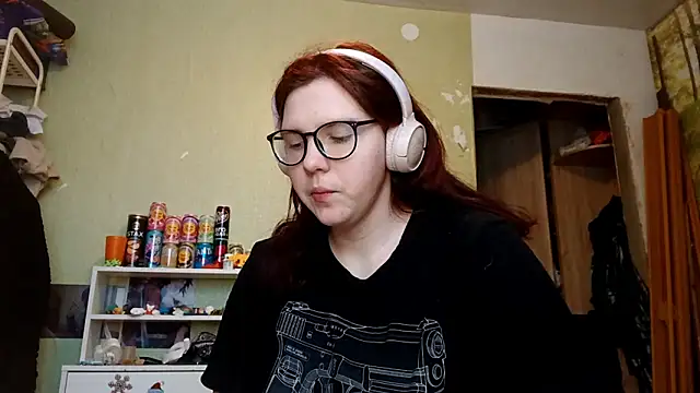 VannessaDillenbeck online show from February 4, 8:06 am