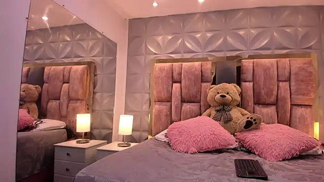 Paris Velvet online show from April 14, 11:38 pm