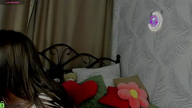 Lumi Ra online show from April 23, 2:52 am