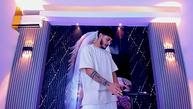 the knights of the night online show from February 14, 5:09 am