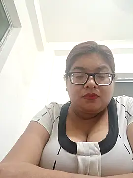 Elie Hallway online show from March 11, 7:05 pm