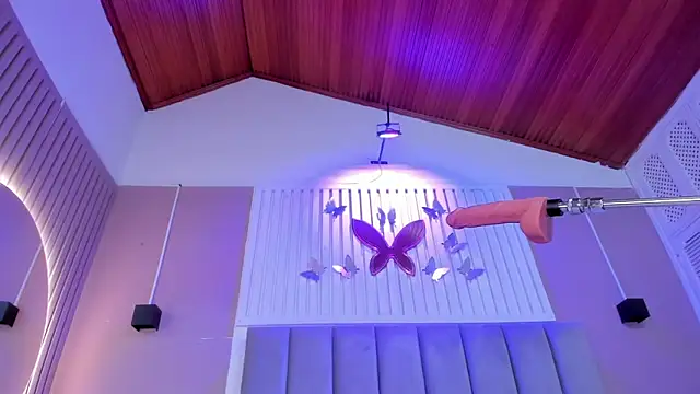  Kailythompson online show from February 7, 7:40 pm