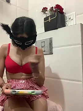 HEENA-STRIP online show from February 18, 7:35 pm