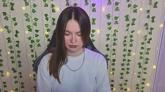 AliceIMonta online show from February 27, 4:18 pm