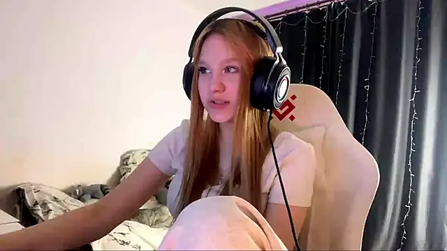 axin burnell online show from March 26, 5:58 pm