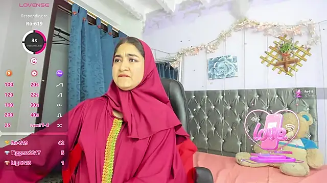 SamiraAwada online show from May 28, 8:18 pm