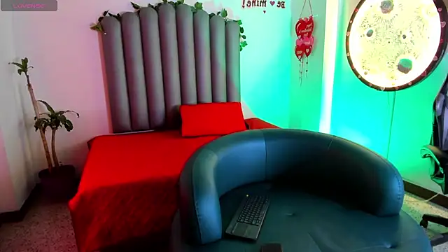 Miaa-Foxx online show from April 10, 7:42 pm