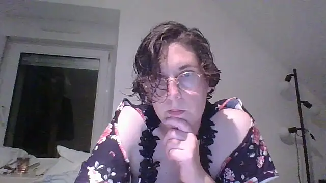 OIseauNoir88 online show from May 20, 8:06 pm