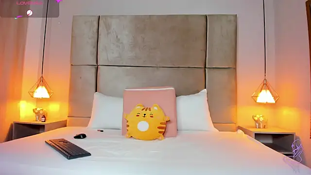 Zafiro11  online show from February 19, 12:05 pm