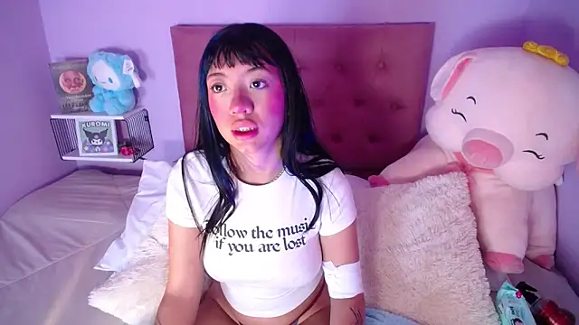 LiaLovet online show from April 11, 5:05 pm