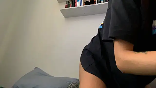 EmilyHein online show from February 20, 6:26 am