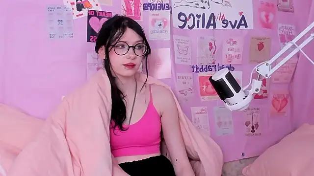 NessaV online show from February 3, 9:25 am