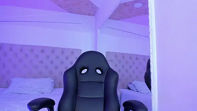 CarolineFyre online show from March 14, 1:23 pm