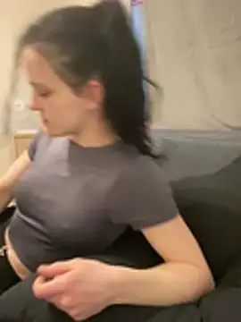LeonieClaire online show from April 1, 2:03 pm