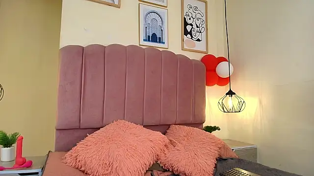 Ateneaaa  online show from March 11, 8:00 pm