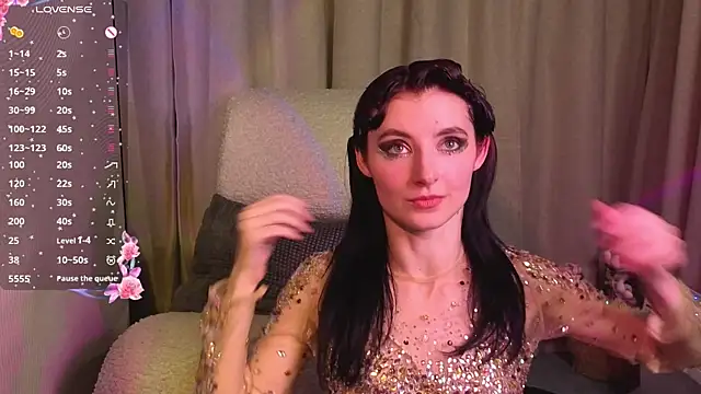 NicoleLuxe online show from April 16, 9:25 pm